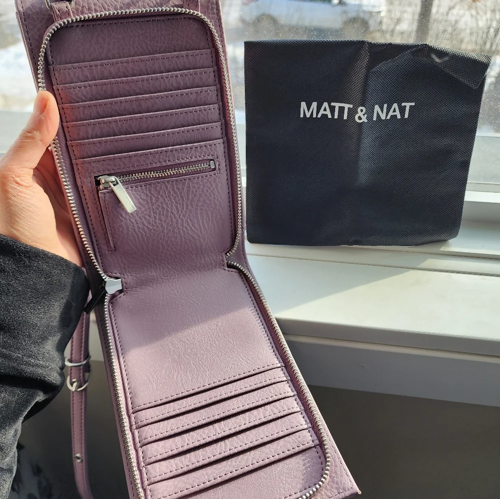 ** SOLD** Brand new Matt and Nat Crossbody Bag - Picture 4 of 5